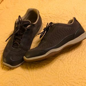 Dr Andrew Weil ladies tennis shoes size 6W/36